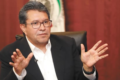 El presidente de la Junta de Coordinación Política (Jucopo) del Senado de la República, Ricardo Monreal, afirmó que una vez que la Cámara de Diputados aprobó el desafuero del gobernador de Tamaulipas, Francisco García Cabeza de Vaca, la Fiscalía General de la República (FGR) debe solicitar orden de aprehensión o presentación y enviar la notificación roja para localizar y detener al mandatario estatal, con fines de extradición. (EL UNIVERSAL)