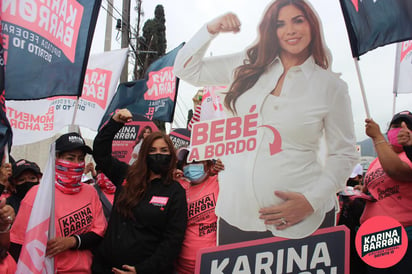 A 33 días de las elecciones del 6 de junio, la candidata a diputada federal del PRI por el décimo distrito, Karina Barrón Perales, obtuvo su 'Victoria', pero no porque ya tenga garantizado el triunfo electoral, sino porque en pleno acto de campaña sintió los dolores del parto y fue trasladada a un hospital donde dio a luz a una niña a quien puso por nombre Victoria. (TWITTER)