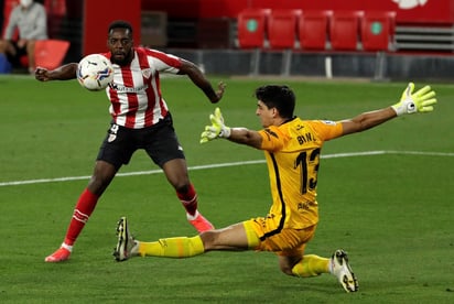 Iñaki Williams marca el minuto 90 el único gol del juego. (AP)