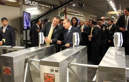 En el acto de inauguración, junto al expresidente Felipe Calderón, Ebrard destacó el proyecto inmenso para la Ciudad de México. (ARCHIVO)