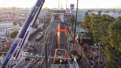 A las 22:24 horas del lunes 3 de abril de 2021, la trabe de la estructura de la Línea 12 del Metro colapsó entre las estaciones Olivos y Tezonco, lo que hasta el momento ha dejado 23 muertos y 79 heridos, según información oficial del gobierno de la ciudad de México.
(EFE)