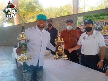 'El Oso' Alan Guerrero ganó doble corona de pitcheo en la dura categoría de Primera Fuerza. (ESPECIAL)