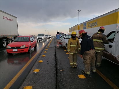 Sobre los accidentes, dos ocurrieron en el bulevar Miguel Alemán a la altura del paso a desnivel 11-40. (EL SIGLO DE TORREÓN)