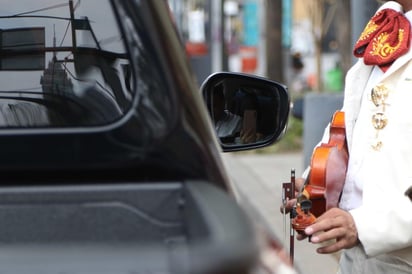 Autoridades de San Pedro dieron a conocer que las tradicionales serenatas que se ofrecen durante la noche del día 9 de mayo y las primeras horas del 10 de mayo, podrán realizarse, pero con un orden establecido de forma oficial, y con respeto a los protocolos de salud que se siguen llevando a cabo para prevenir contagios del COVID 19. (ARCHIVO)