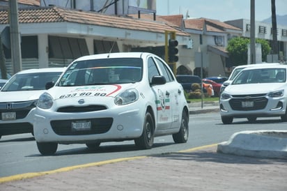 Además de la supervisión para garantizar la limpieza de los taxis, la Federación de Trabajadores Transportistas, Similares y Conexos de la Región Centro de Coahuila, adherida a CTM prepara una próxima sanitización, anunció su dirigente sindical Javier Hernández del Ángel. (SERGIO A. RODRÍGUEZ)