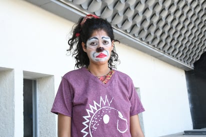 Presentaciones. A través de una obra teatral, Deshilada interpreta la jornada laboral de las mujeres obreras.