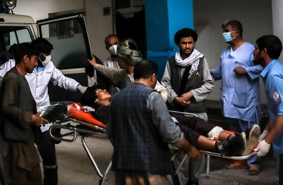 Las ambulancias evacuaban rápidamente a los heridos del lugar de la explosión cerca de la escuela Syed Al-Shahda, en el barrio de mayoría chií de Dasht-e-Barchi, dijo el portavoz del Ministerio del Interior, Tariq Arian.
(EFE)