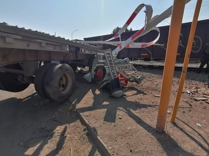 El choque sucedió alrededor de las 10:30 de la mañana del sábado, en las vías que se ubican a un costado del bulevar El Roble, de la carretera Jabonoso-Lagartijas, justo en el entronque con Gregorio García.
(EL SIGLO DE TORREÓN)