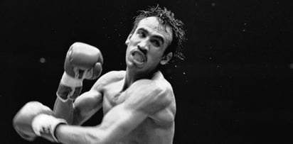 Este 8 de mayo, se cumple el cuadragésimo quinto aniversario de la legendaria pelea entre el campeón de peso Gallo del Consejo Mundial de Boxeo, Rodolfo Martínez y Carlos Zárate, quien lo destronó con un KO en el noveno round, en el Foro Inglewood de Los Ángeles. (ESPECIAL)