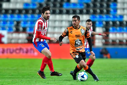 Los duelos entre los Tuzos del Pachuca y las Chivas Rayadas del Guadalajara han adquirido un tono de alta rivalidad, por lo que el partido de la noche de este domingo en el estadio Hidalgo, que es de eliminatoria directa, tendrá esa característica, ya que ninguno de los dos conjuntos desea que su temporada acabe en una reclasificación. (JAM MEDIA)
