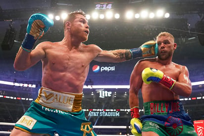 'Canelo' Álvarez derrota por nocaut técnico a Billy Joe Saunders  (AP)