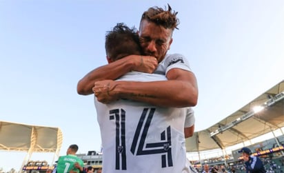 Con toque mexicano, el Galaxy se llevó la victoria en el clásico del tránsito. (especial)