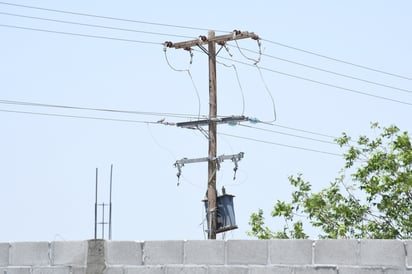 Desde hace dos meses familias del ejido Virginias no tienen energía eléctrica; piden a CFE los apoye para solucionar el problema. (EL SIGLO DE TORREÓN) 