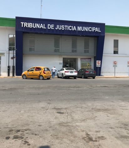 El inculpado fue sorprendido cuando retiraba placas de asiento para vías férreas y clavos metálicos en los patios de la empresa. (EL SIGLO DE TORREÓN)