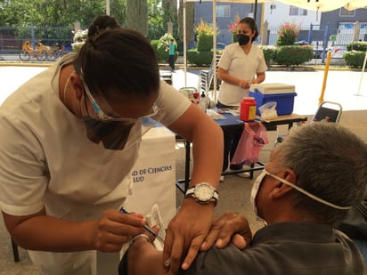 Será a partir del próximo martes 11 de mayo cuando inicie la aplicación de la segunda dosis de vacunas anti-COVID a los adultos mayores en el municipio de Gómez Palacio y otros aledaños que estaban pendientes. (ARCHIVO)