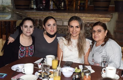 Lety Saenz, Gabriela Saenz, Dulce Saenz y Guadalupe Correa. (EL SIGLO DE TORREÓN / Jesús Galindo López)