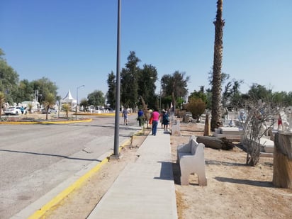 Poca es la afluencia que se registra en este Día de las madres en el Panteón Municipal Guadalupe I y II de la colonia Morelos II de Gómez Palacio. (GUADALUPE MIRANDA/EL SIGLO DE TORREÓN)
