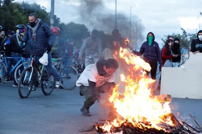 Las protestas, menos intensas que en los días anteriores, persistieron a lo largo del país. (EFE) 