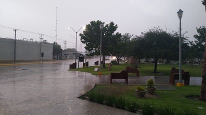 Minutos después de las 19:00 horas se comenzaron a sentir las fuertes ráfagas de viento y la lluvia.