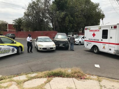 Los hechos ocurrieron cerca de las 13:30 horas en el cruce de las calles Acuña y Santa María de dicho sector habitacional.
(EL SIGLO DE TORREÓN)