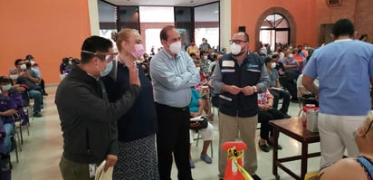 El alcalde de Piedras Negras reconoció que la cantidad de personas que conforman el grupo de 50 a 59 años es mayor, se manifestó confiando en que se concluya con la vacunación de dicho sector aproximadamente para el día 17 de mayo.