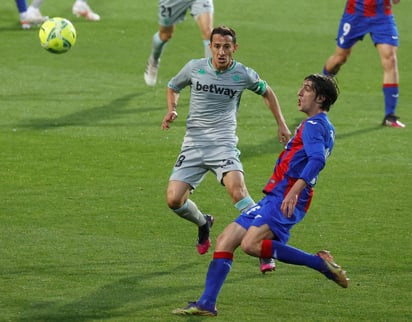 El Eibar y el Betis firmaron este jueves un empate en Ipurua (1-1), que, de momento resulta insuficiente para que el equipo guipuzcoano abandone la cola de la tabla y para que el conjunto sevillano amarre una plaza para competir en Europa. (EFE)
