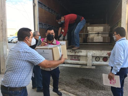 Las boletas permanecerán en resguardo en el INE, con elementos del Ejército Mexicano en la puerta de la bodega, hasta que sean entregados a los presidentes de las mesas directivas de casilla, unos días antes de la jornada electoral.
(FERNANDO COMPEÁN)