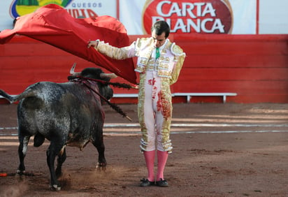  Continuando con la festiva Temporada Taurina 2021, este sábado 15 de mayo sonarán parches y metales para dar paso a una nueva corrida de toros a celebrarse en la plaza de toros “Alberto Balderas” de Ciudad Lerdo, con la presencia de dos mexicanos figuras del toreo nacional. (AARÓN ARGUIJO)