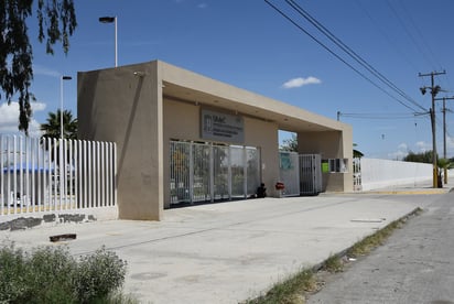 Uno de los puntos de vacunación son las nuevas instalaciones de la Preparatoria Venustiano Carranza.