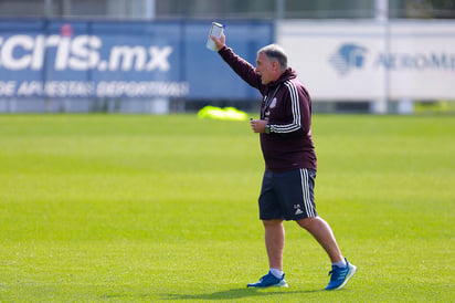 Gerardo Martino, técnico de la Selección, convocó a Raúl Jiménez, quien no ha tenido actividad en varios meses. (ARCHIVO)