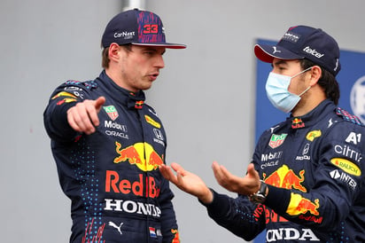 Max Verstappen (i) y Sergio Pérez esperan una buena carrera esta semana en Montecarlo, donde regularmente le va bien a Red Bull. (ARCHIVO)