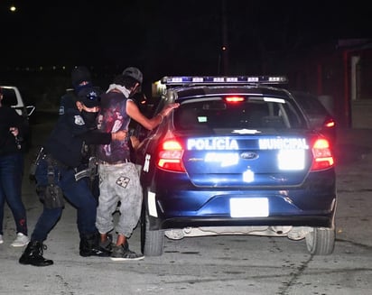 El delincuente acuchilló al propietario de la unidad, despojó a la víctima de éste y chocó en su huida cuando pretendía no ser capturado por las autoridades. (EL SIGLO DE TORREÓN)