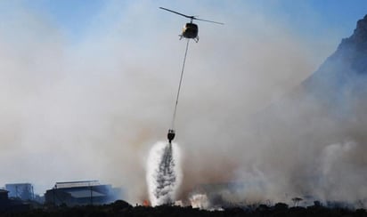 Según el mandatario, los siete incendios ocurrieron donde no hay intereses inmobiliarios ni agrícolas, por lo que su intención es otra, y cinco de ellos se presentaron en el municipio de Zapopan.
(ARCHIVO)