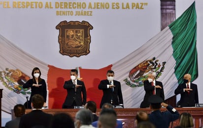 Fue en punto de las 12:00 horas que el legislativo inició el encuentro en las instalaciones del Centro de Convenciones de torreón, asistieron la totalidad de diputadas y diputados, así como integrantes de la Comunidad China en La Laguna, del Ayuntamiento de Torreón, de la sociedad civil y de organismos ciudadanos.
(ERICK SOTOMAYOR)