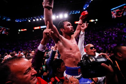 El filipino Manny Pacquiao anunció este viernes a través de su cuenta de Twitter que se enfrentará el próximo 21 de agosto con el campeón unificado del peso welter, el estadounidense Errol Spence Jr., en lo que será su primera aparición en el cuadrilátero desde la victoria lograda en el 2019 frente a Keith Thurman. (ARCHIVO)
