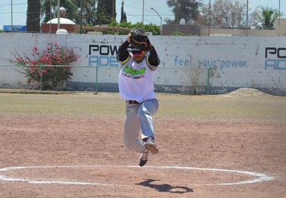 Justo en su punto medio, se encuentra la temporada “Peloteros Ausentes” en la Liga de Softbol Industrial y Comercial, que celebró su décima jornada del rol regular y este domingo 23 de mayo pondrá en marcha la segunda vuelta. (ESPECIAL)