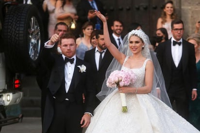 El mexicano Saúl 'Canelo' Álvarez, mejor boxeador libra por libra a día de hoy, se casó este sábado con su pareja Fernanda Gómez en una ceremonia privada en la Catedral de Guadalajara, occidente de México. (EFE)
