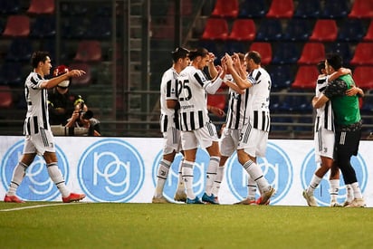 Juventus goleó 4-1 al Bolonia y acabó en cuarto lugar. (EFE)