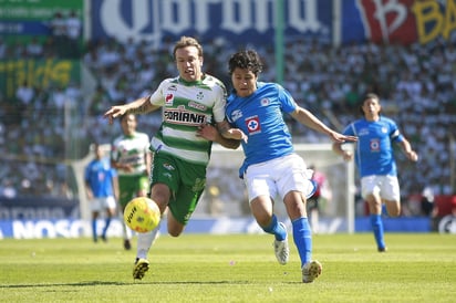 Santos Laguna y Cruz Azul se enfrentaron en la final del Clausura 2008, ganando los Guerreros con un global de 3-2. (ARCHIVO)