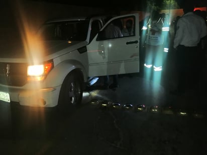 La unidad responsable es una camioneta Dodge Nitro blanca modelo 2009, que era conducida por Juan Ernesto 'NN', de 49 años. (EL SIGLO DE TORREÓN)