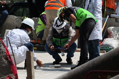 En un recorrido realizado se pudo observar que aún permanecen distintas máquinas para extraer el concreto por donde pasaban los convoyes del Metro.