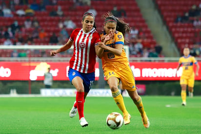 Con un gol al minuto 95, Tigres derrotó 2-1 a Chivas, en el partido de ida de la final de la Liga MX femenil. (JAM MEDIA)