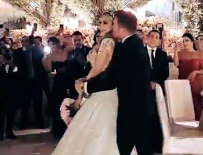 Luego de la tendencia que ocasionó en redes sociales la lujosa boda del boxeador Saúl 'Canelo' Álvarez y Fernanda Gómez en Guadalajara, algunos medios han revelado los gastos que hizo en solamente la música. (Especial) 