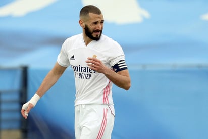 Karim Benzema, que ha vuelto a ser convocado para jugar con Francia en la Eurocopa tras cinco años y medio de ausencia y desencuentros con el seleccionador, explica que al cabo de tres minutos de la primera conversación que tuvo con Didier Deschamps, las cosas volvieron a ser como antes. (EFE)