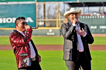 Música. Banda Toro Viejo y Fernando Sujo se encargaron de poner el toque musical en la noche del regreso del beisbol a La Laguna.