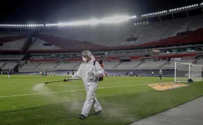 El Gobierno de Argentina presentó este miércoles a la Confederación Sudamericana de Fútbol (Conmebol) los 'estrictos' protocolos sanitarios para la realización de la Copa América en el país suramericano, informaron a Efe fuentes oficiales. (AP)
