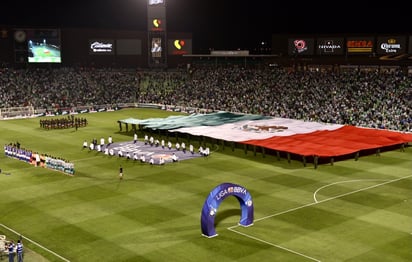 Un inmejorable ambiente de fiesta se vivió previo al partido de ida de la gran final; tres años pasaron para que se jugara un encuentro de fase final en el Corona. (ERICK SOTOMAYOR)