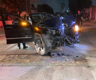 Se trata de una camioneta de la marca Jeep, línea Cherokee, color negro, modelo 2013, misma que era conducida por Rubí de 28 años de edad.
(EL SIGLO DE TORREÓN)