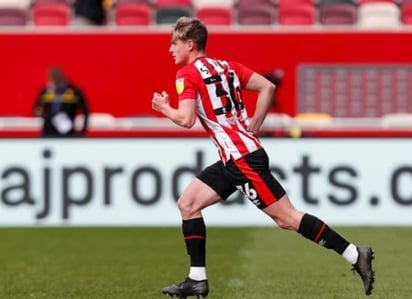 Después de numerosos intentos, el más reciente la pasada temporada, el Brentford logró el ascenso a la Premier League tras 74 años de ausencia al ganar en Wembley al Swansea por 2-0.  (Especial) 