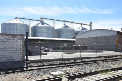 Una falla de energía eléctrica en gran parte de la Zona Industrial de Gómez Palacio provocó la movilización de varias dependencias municipales, el apagón (del cual se desconocen las causas) generó daños tanto en los semáforos como en el alumbrado público. (ARCHIVO)
